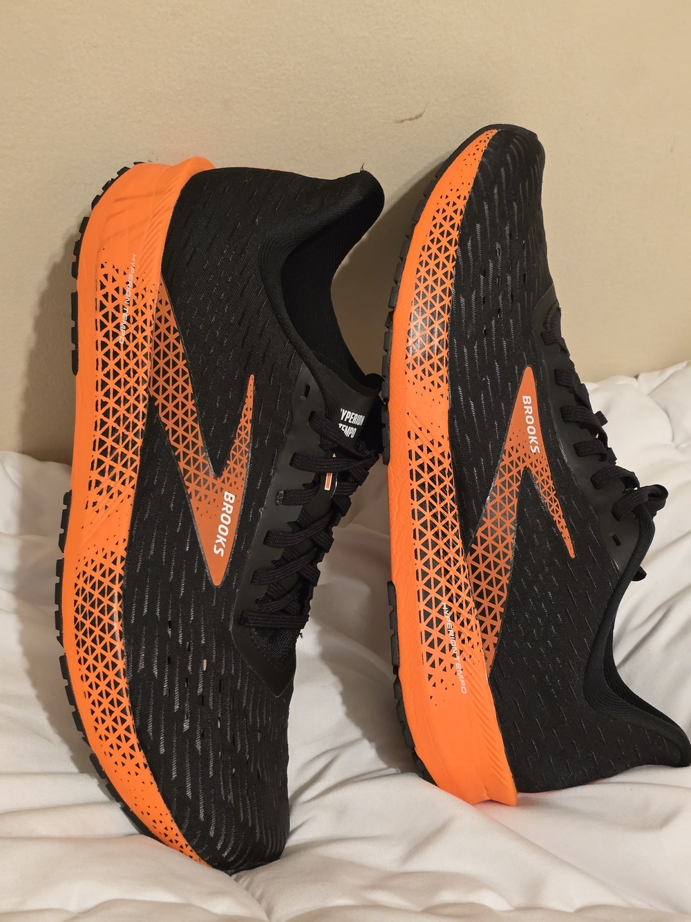 Brooks Hyperion Tempo Men’s Running Shoes Size 11.5 Black Orange Lightweight . - Picture 3 of 14